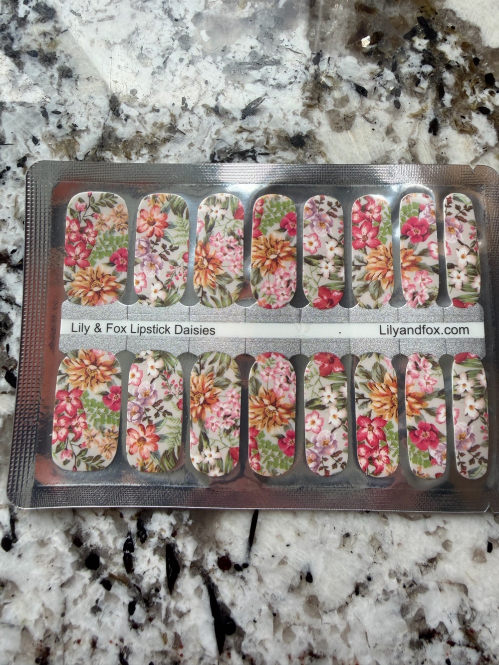 Lily & Fox Nail Wraps _ 6 Colorful Sets - Picture 2 of 7